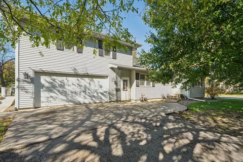 702 10th Ave, Sully, IA 50251
