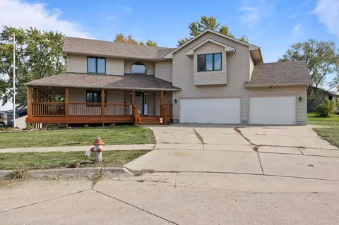 804 Marshall Ct N, Prairie City, IA 50228