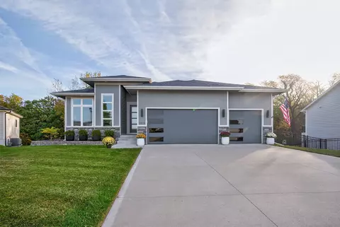 2213 NE Heritage Dr, Grimes, IA 50111