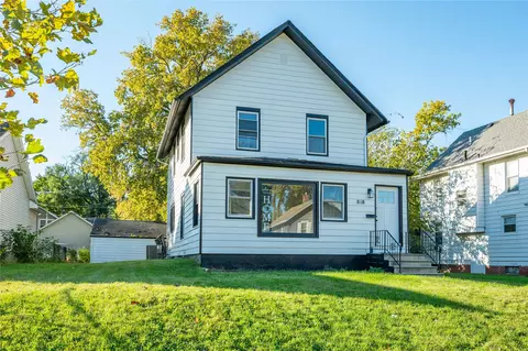 818 Clinton Ave, Des Moines, IA 50313