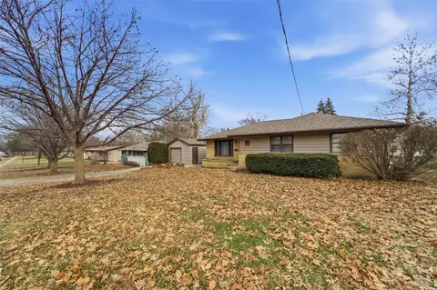 3907 73rd St, Urbandale, IA 50322