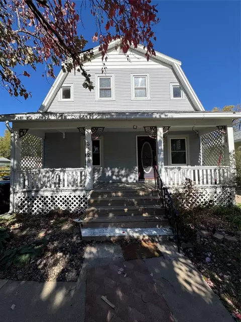 3525 Center St, Des Moines, IA 50312