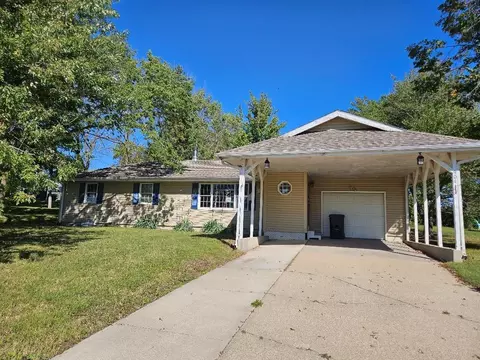 904 W Columbus St, Mount Ayr, IA 50854