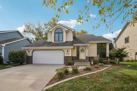 5808 Center St, West Des Moines, IA 50266