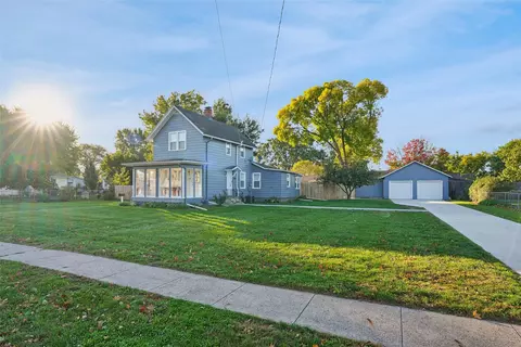 402 6th St SW, Altoona, IA 50009
