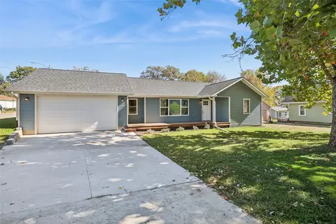 1218 1st St, Redfield, IA 50233