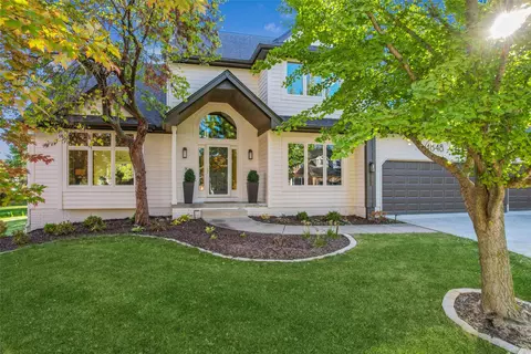 4848 Oakwood Ln, West Des Moines, IA 50265