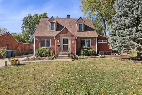2204 44th St, Des Moines, IA 50310