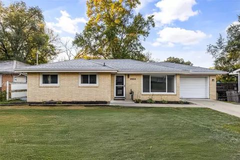 2904 Shadyoak Dr, Des Moines, IA 50310