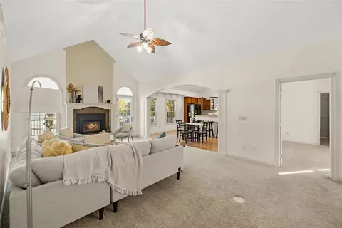 221 19th St SW, Altoona, IA 50009