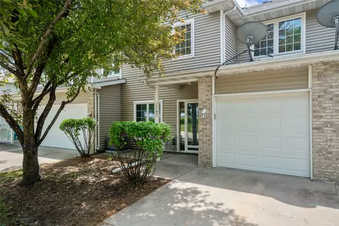 1117 S 52nd St #1707, West Des Moines, IA 50265