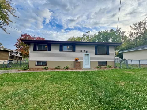 1210 Highview Dr, Des Moines, IA 50315