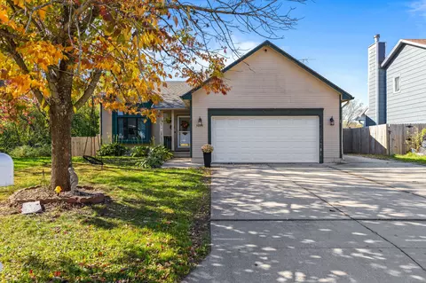 3024 Deerpath Ct, Des Moines, IA 50315