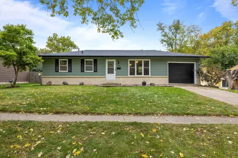 106 NE Oak Dr, Ankeny, IA 50021