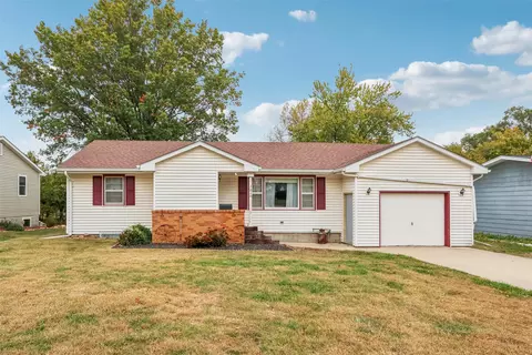 501 W Hutchings St, Winterset, IA 50273