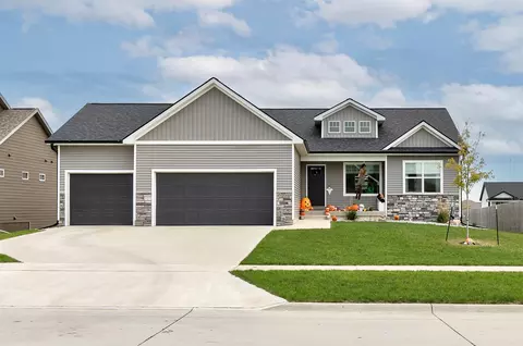1004 Redbud Dr, Slater, IA 50244