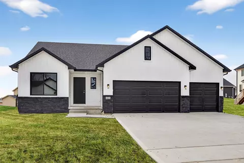 3025 Myron St, Norwalk, IA 50211