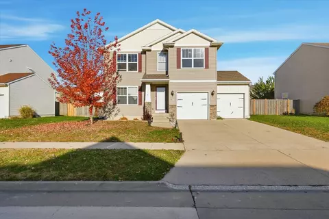 3401 Maple Dr SW, Bondurant, IA 50035