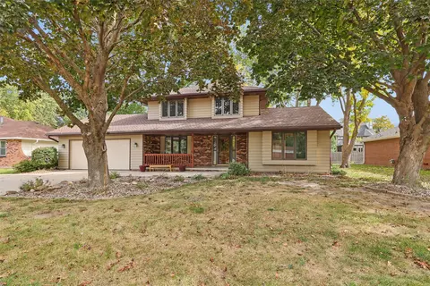909 39th St, West Des Moines, IA 50265