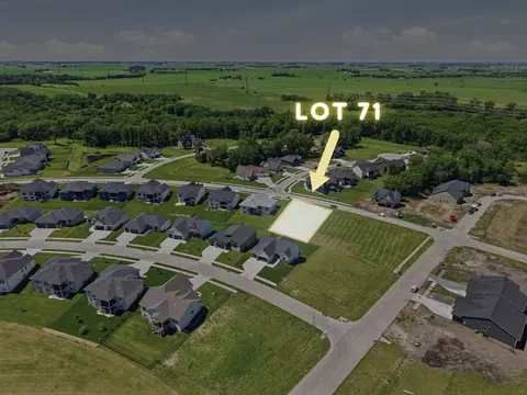 17208 Springbrook Trl, Urbandale, IA 50323