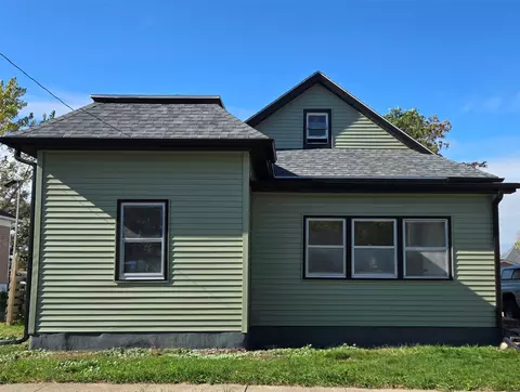 413 E 4th St S, Newton, IA 50208
