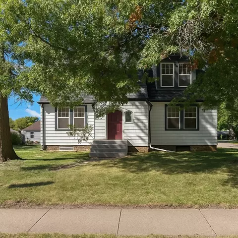 1525 1st St N, Newton, IA 50208
