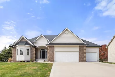 2524 NW 161st St, Clive, IA 50325