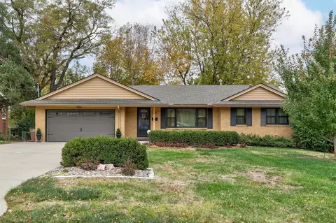 7106 El Rancho Ave, Windsor Heights, IA 50324
