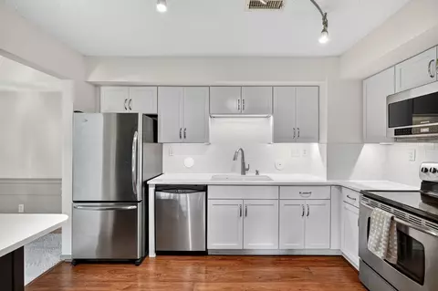 4323 Grand Ave #101, Des Moines, IA 50312