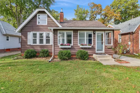 4020 11th Pl, Des Moines, IA 50313