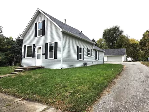 305 N 4th St, Indianola, IA 50125