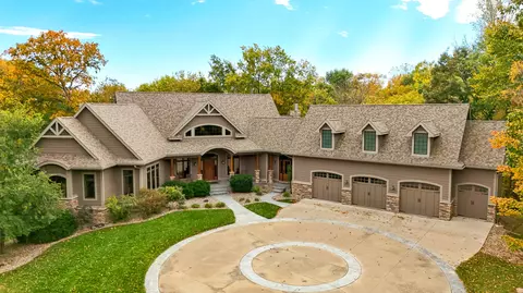 1004 Oakwood Dr, Polk City, IA 50226