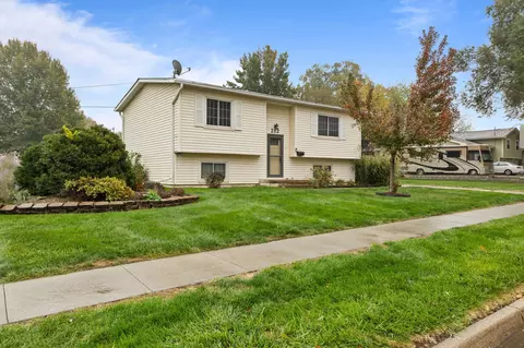 212 N 17th St, Adel, IA 50003