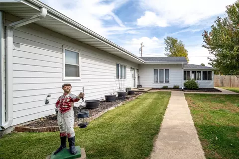 707 Walnut Ave, Woodward, IA 50276
