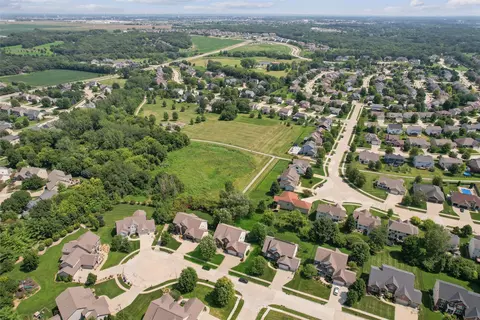 3201 150th St, Urbandale, IA 50323