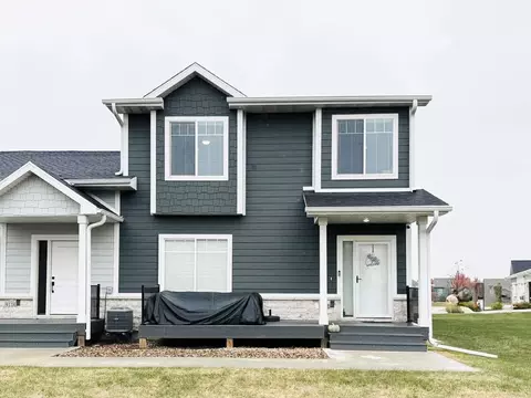 9110 Spring Crest Ln, West Des Moines, IA 50266
