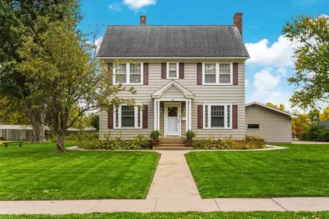704 E Washington St, Knoxville, IA 50138