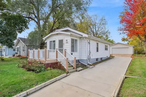 2818 Bowdoin St, Des Moines, IA 50313