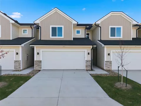 6944 Poppy Ct, Johnston, IA 50131