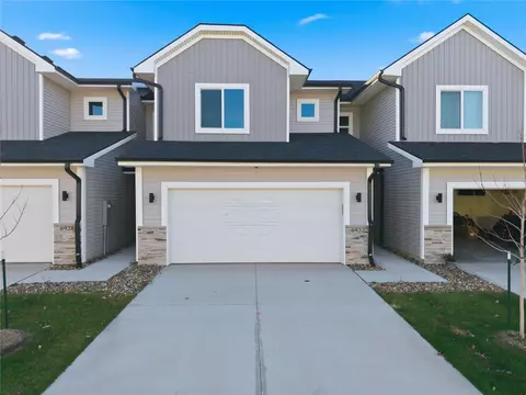6932 Poppy Ct, Johnston, IA 50131