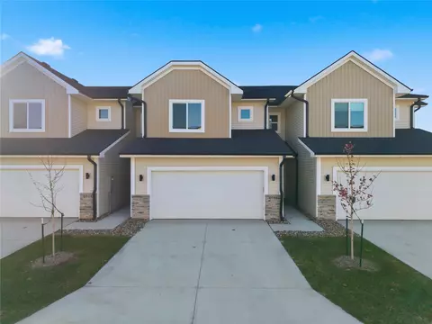 6948 Poppy Ct, Johnston, IA 50131