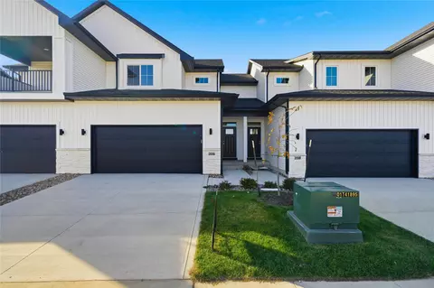 206 NE Doe Pointe Ln, Ankeny, IA 50021
