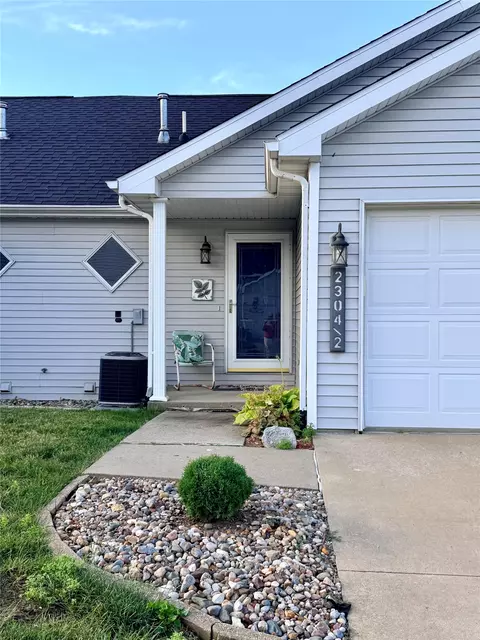 2304 Bos Landen Dr #2, Pella, IA 50219
