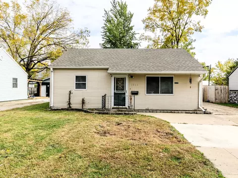 1917 59th St, Des Moines, IA 50322