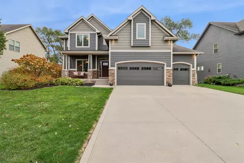8410 Parkside Cir, West Des Moines, IA 50266