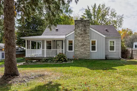 1607 Pioneer Rd, Des Moines, IA 50320