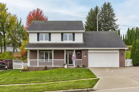 105 Philip Pl, Indianola, IA 50125