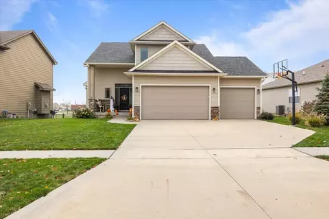 1015 NW Reinhart Dr, Ankeny, IA 50023