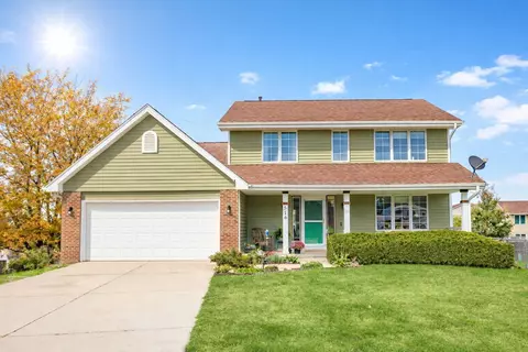 516 Sunrise Cir, Pleasant Hill, IA 50327