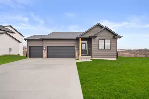 404 N 20th St, Indianola, IA 50125